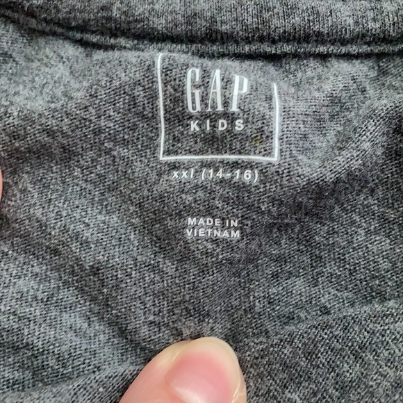 Gap graphic T shirt ❌❌donating soon!❌❌ - Picture 2 of 2